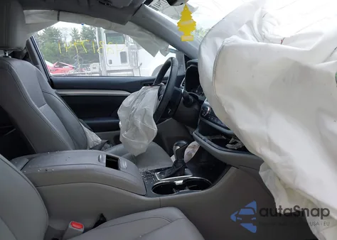 2019 Toyota Highlander Xle z USA, uszkodzony, nr VIN 5TDKZRFH1KS341598